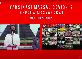 Presiden Tinjau Vaksinasi Massal Kepada Masyarakat di Lapangan Bhayangkara, Mabes Polri