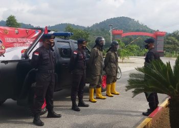 Antisipasi Penyebaran Covid-19, Satbrimob Polda Kepri Lakukan Penyemprotan Desinfektan