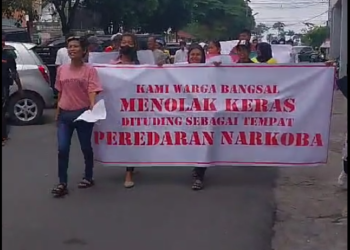 Viral !!!. Sekelompok Emak Emak Mendadak Demo ke Polres Siantar.