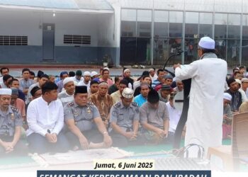 Kalapas Padangsidimpuan Beserta Pejabat Struktural Dan Warga Binaaan melaksanakan Sholat Idul Adha di lingkungan Lapas Padangsidimpuan.(Doc.Lapas Sidimpuan)