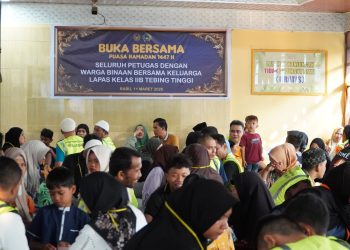 Melepas Rindu di Balik Jeruji: Suasana Haru Buka Puasa Bersama di Lapas Tebing Tinggi. 