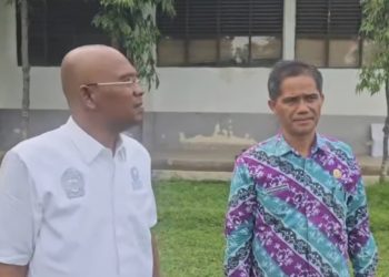 Bapak DPRD Rony R Situmorang Desak Sidak dan Sanksi, Asap Hitam Diduga dari Pabrik di Samping Sekolah Tuai Sorotan. 